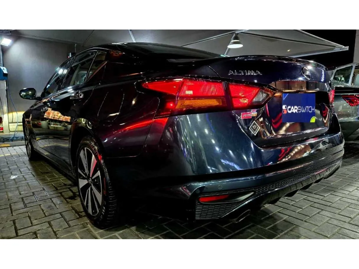 Car image 8
