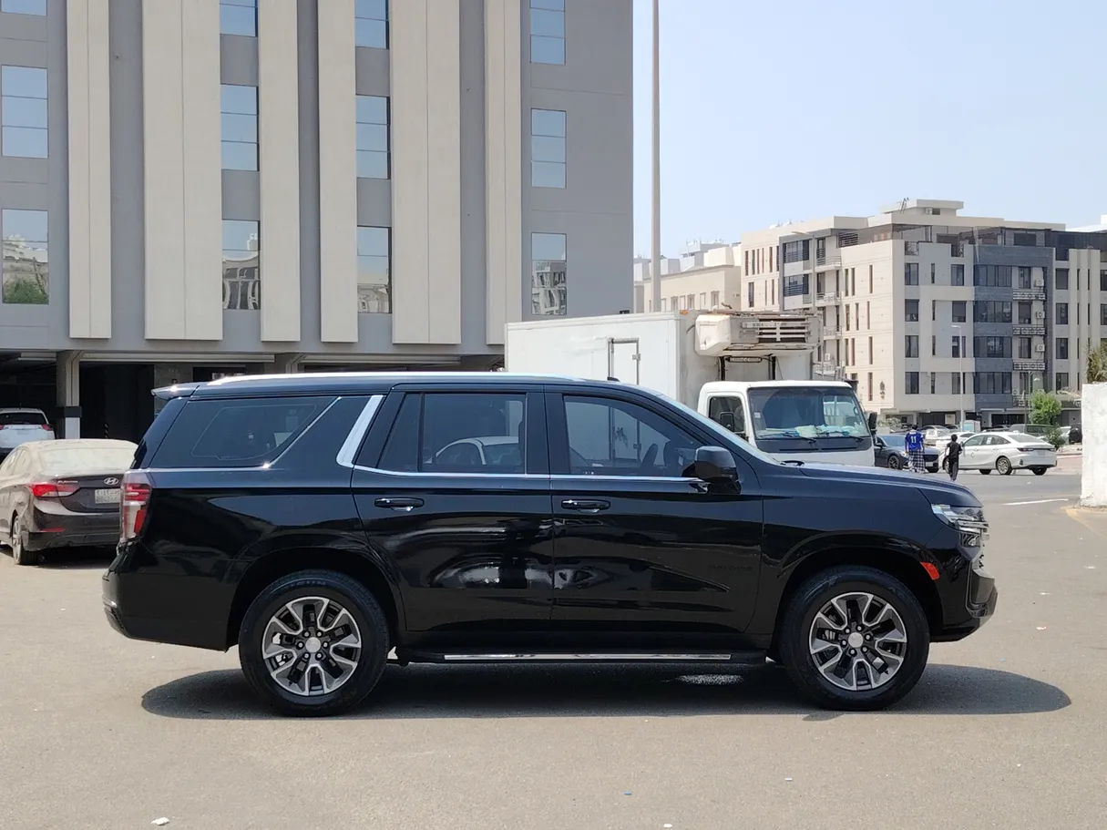 Car image 4