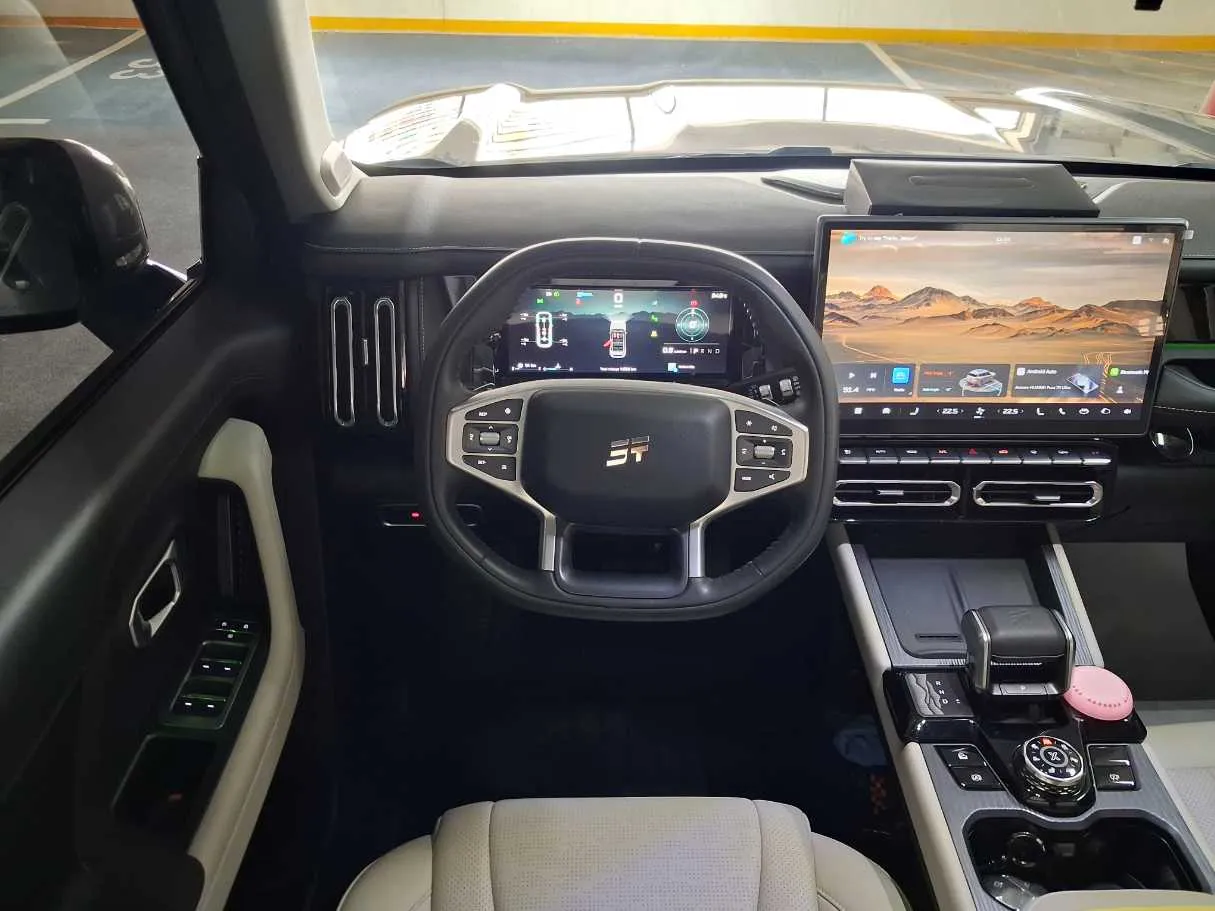 Car image 14