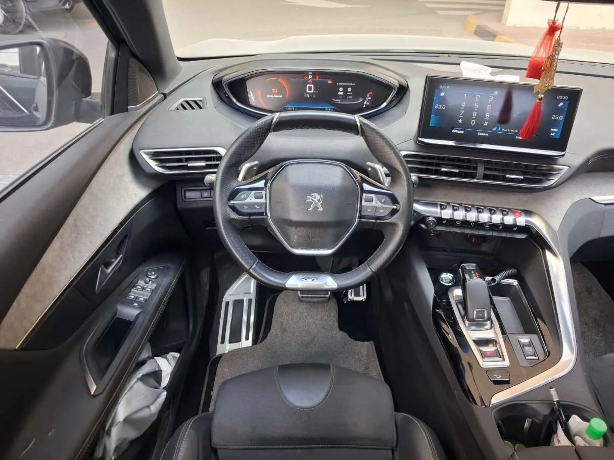Car image 14