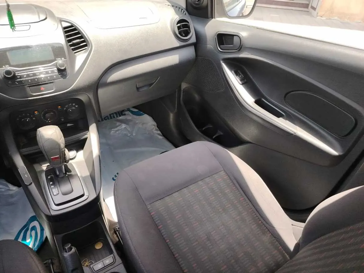 Car image 34