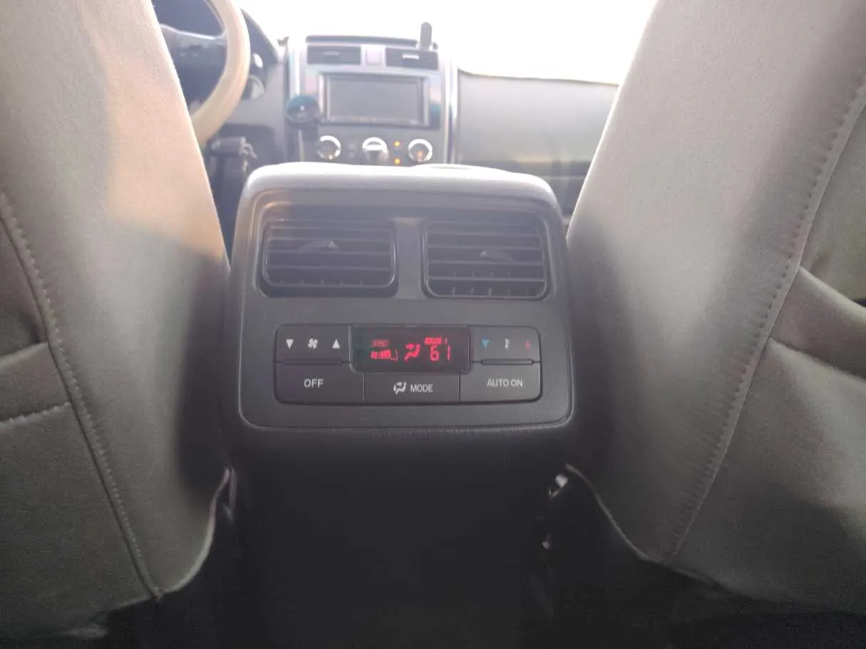 Car image 27