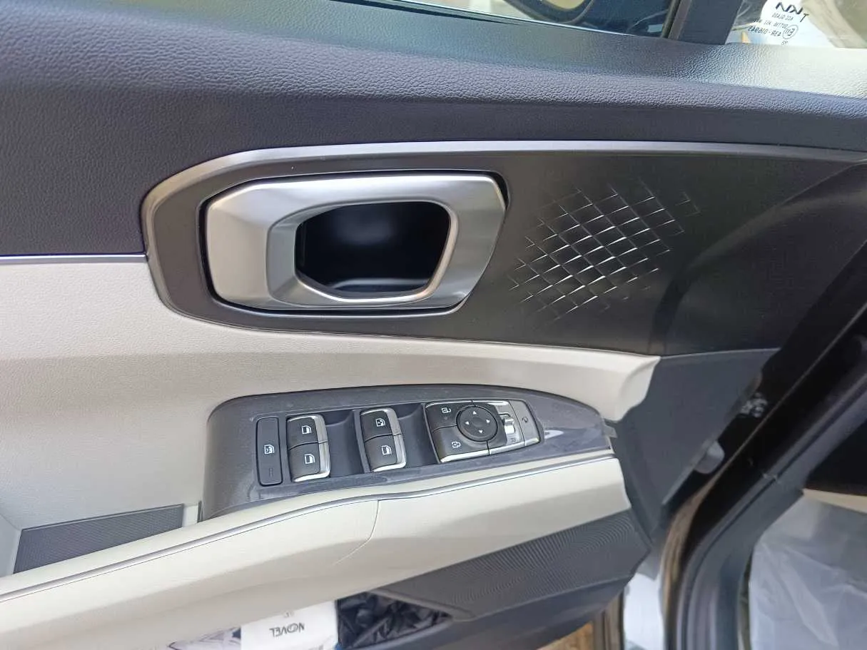 Car image 28