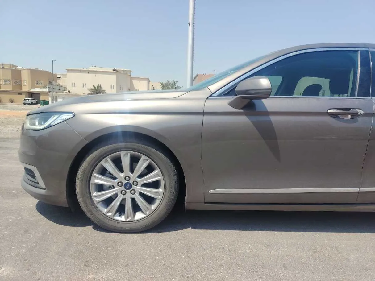 Car image 9