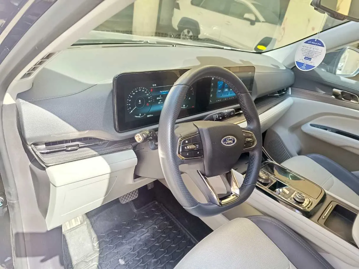 Car image 12