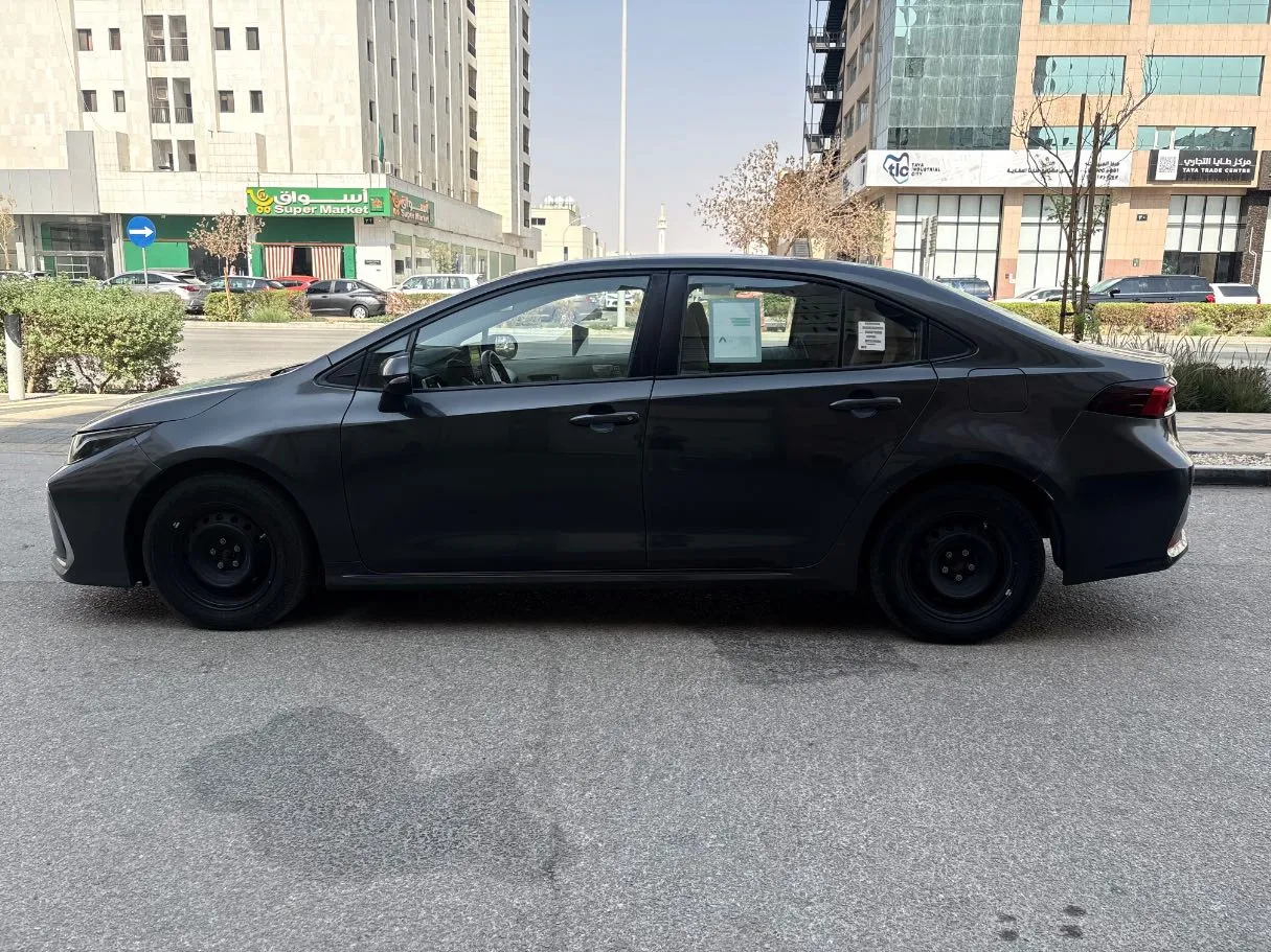 Car image 8