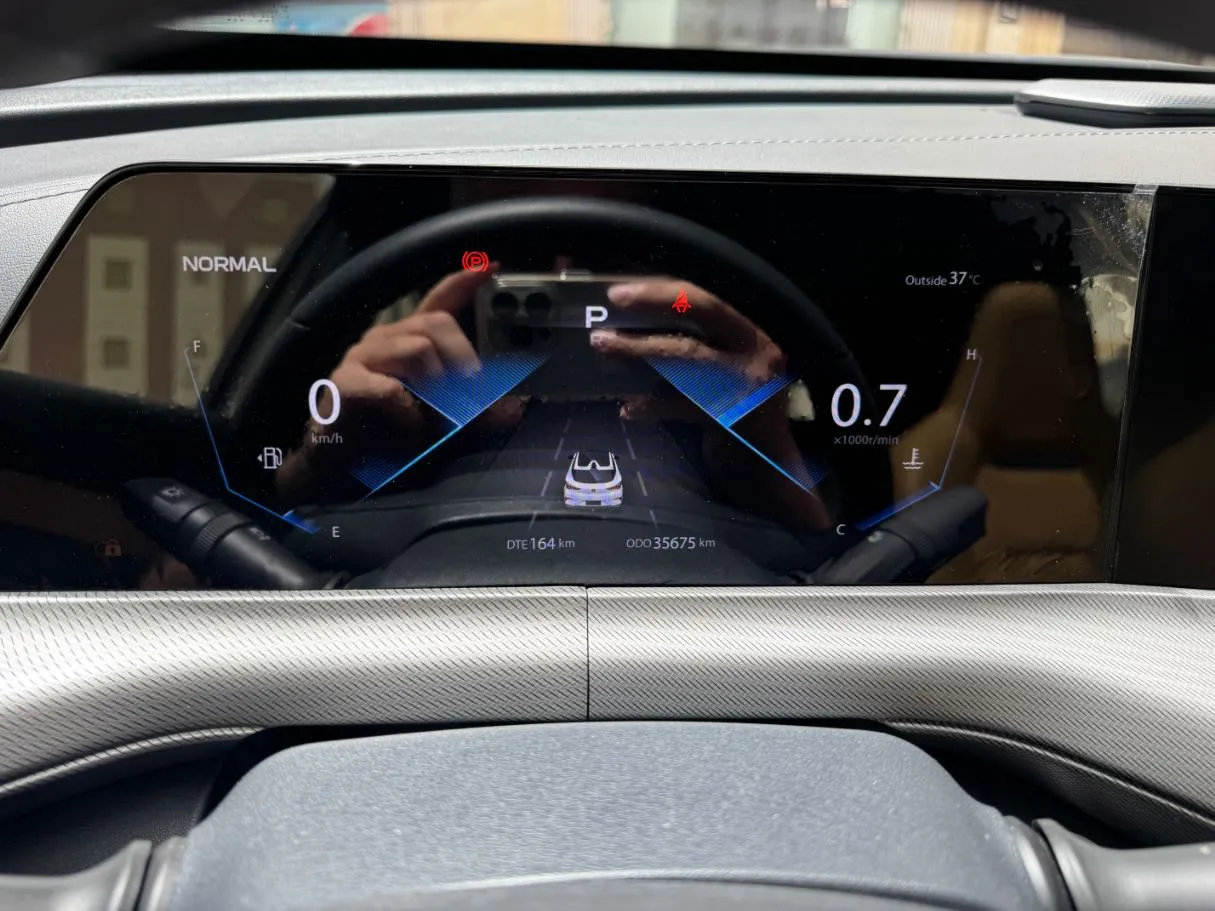 Car image 18