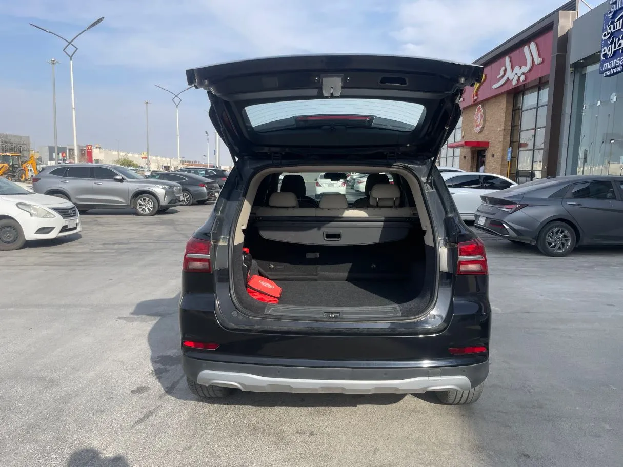 Car image 21