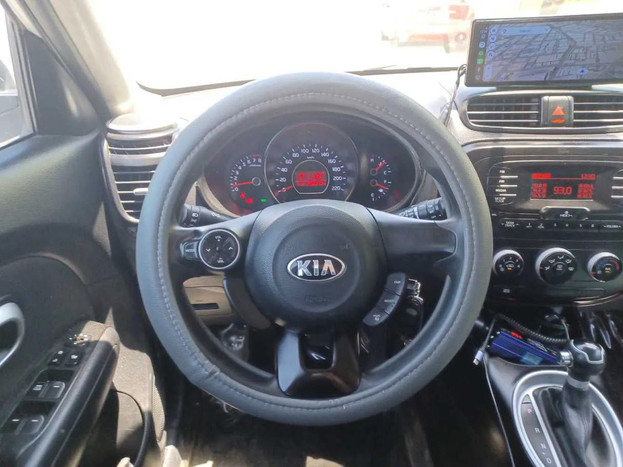 Car image 16