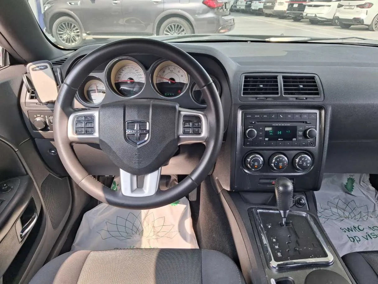 Car image 16