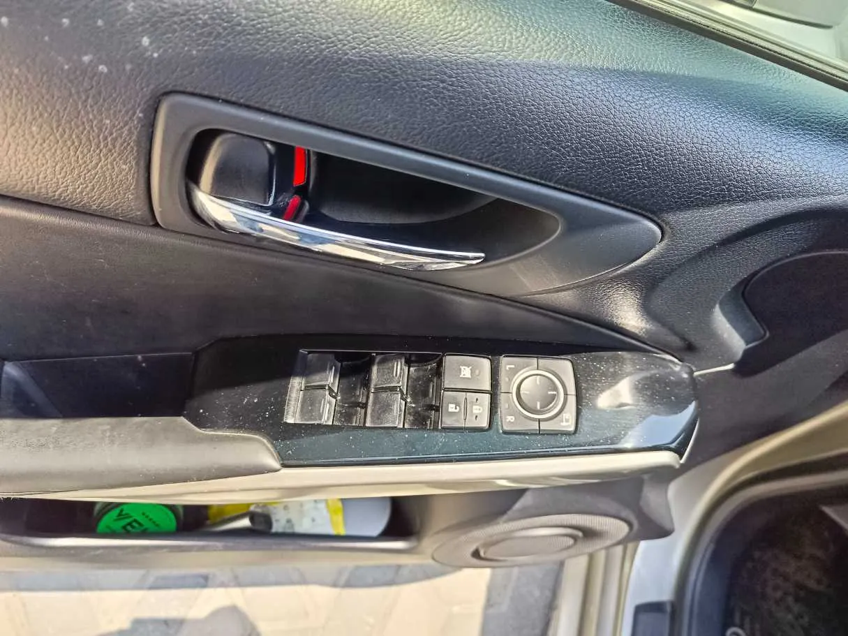 Car image 33