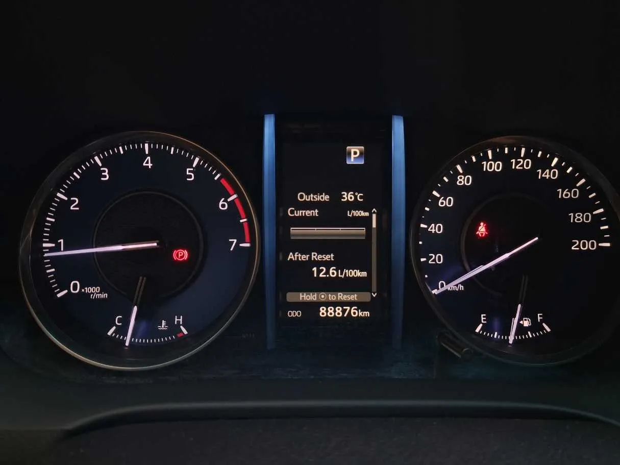 Car image 18