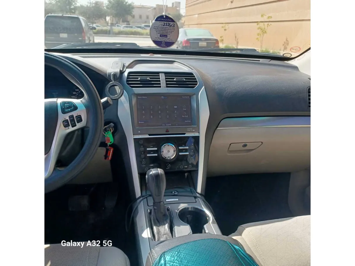 Car image 18