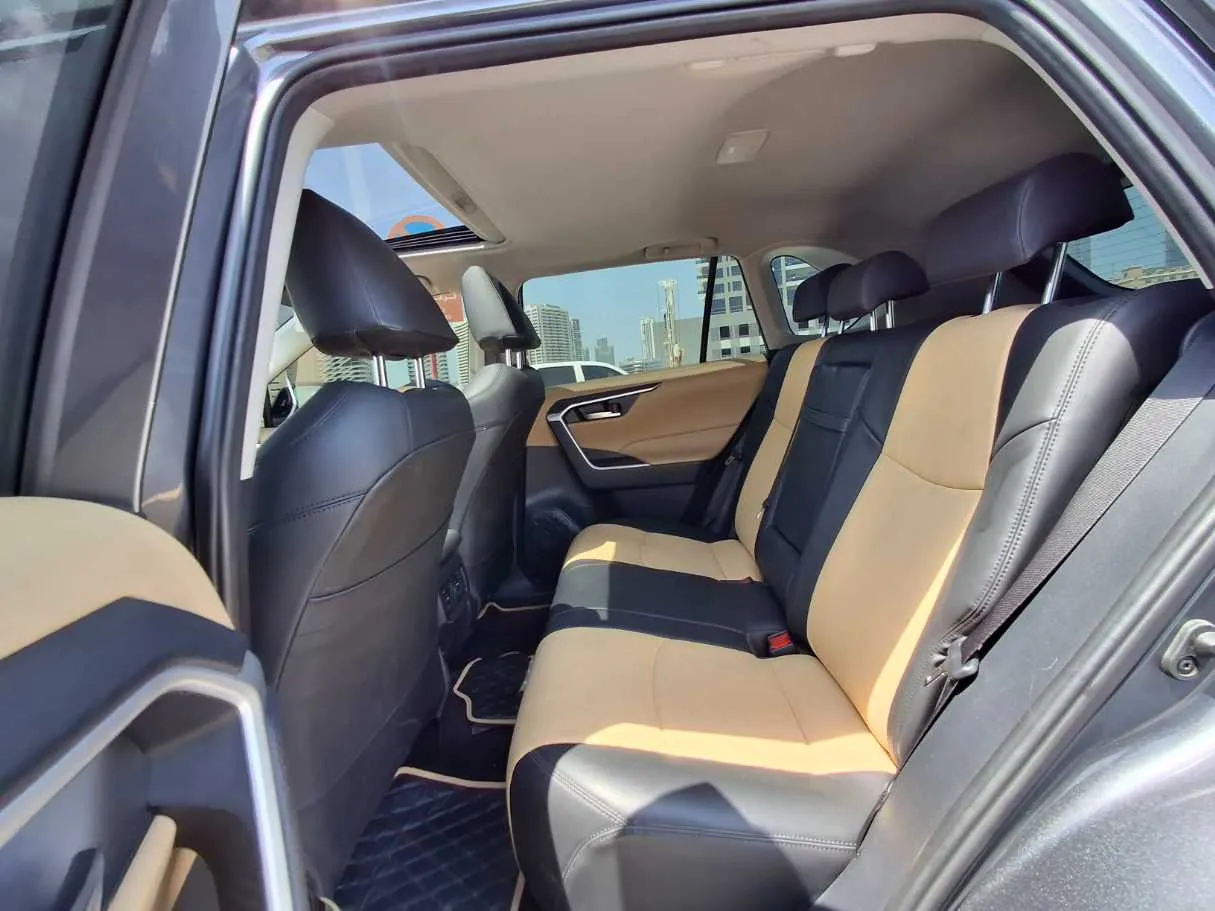 Car image 13