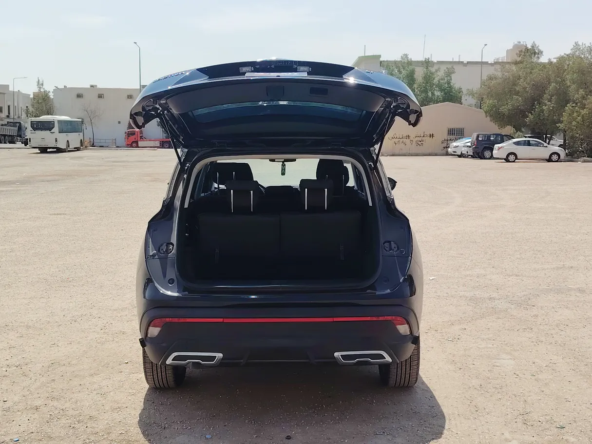 Car image 25
