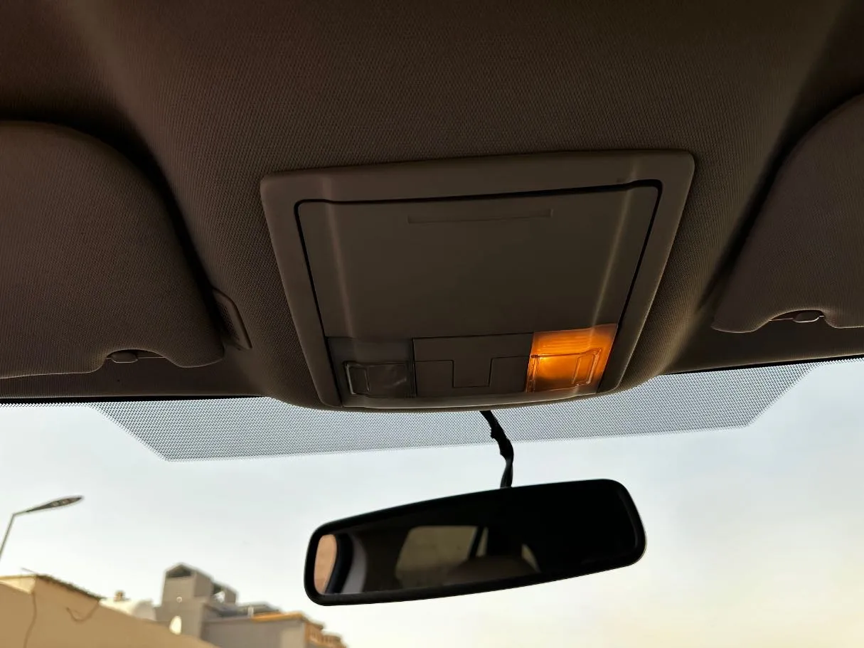 Car image 26