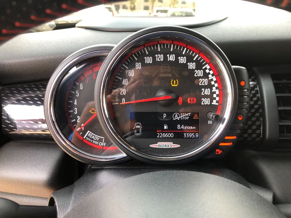 Car image 16