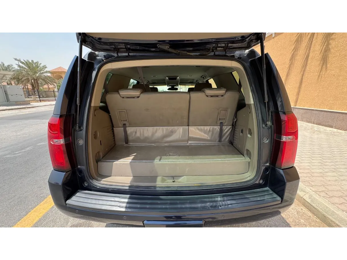 Car image 19