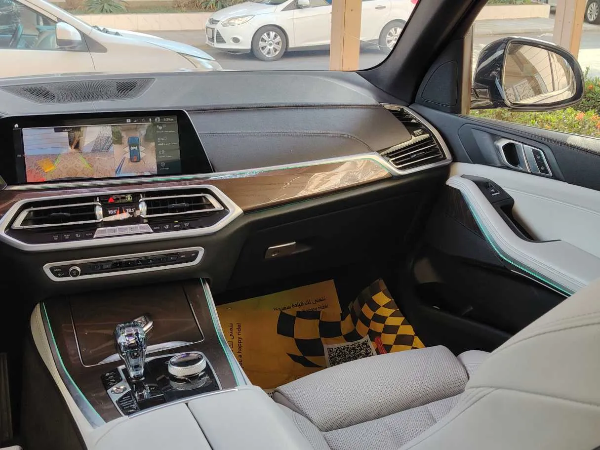 Car image 20