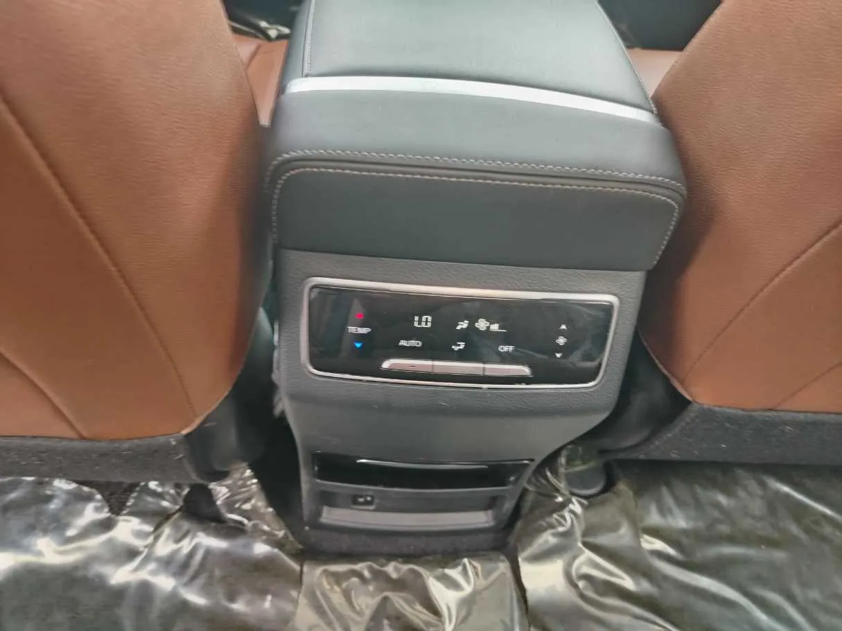 Car image 33