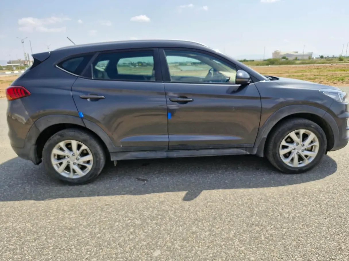 Car image 9
