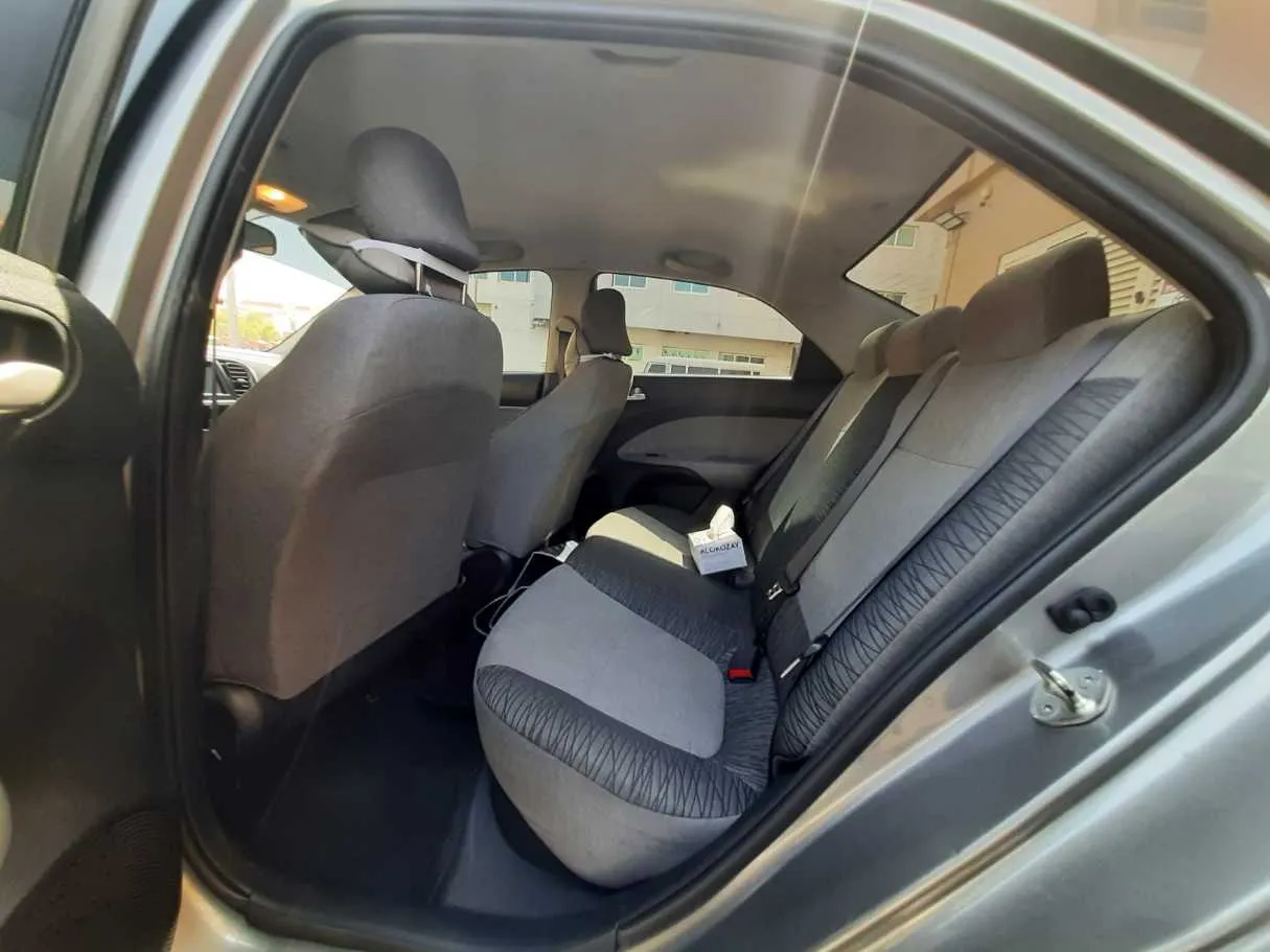 Car image 10