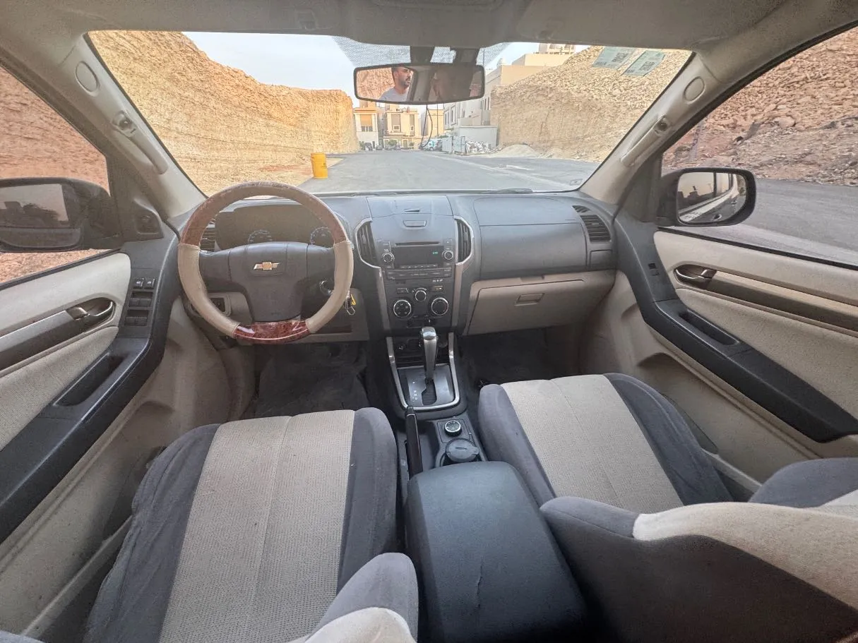 Car image 15