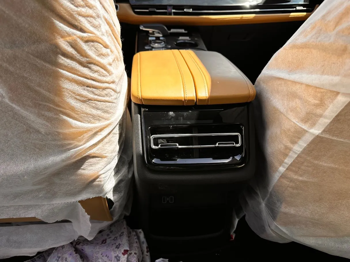 Car image 28