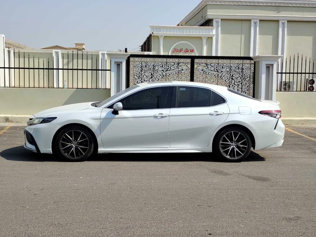 Car image 8