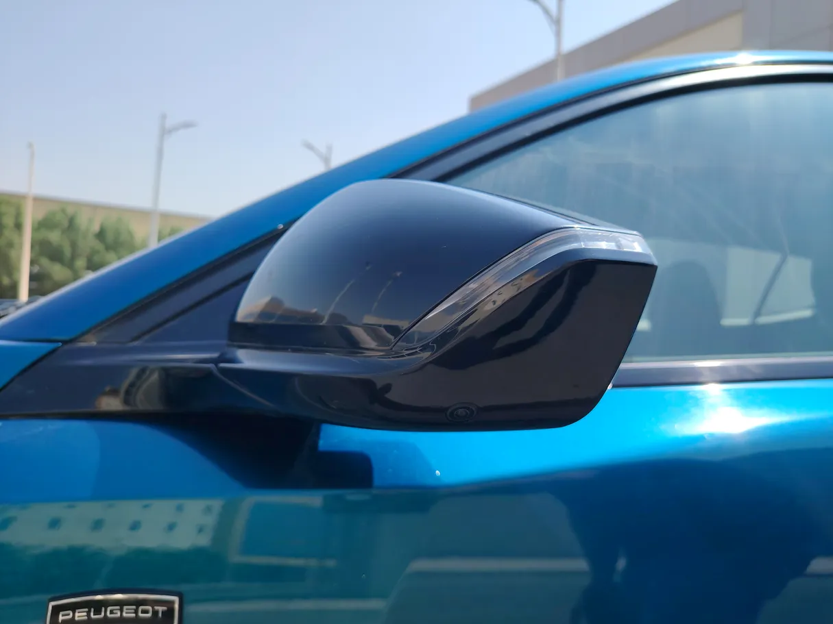 Car image 28