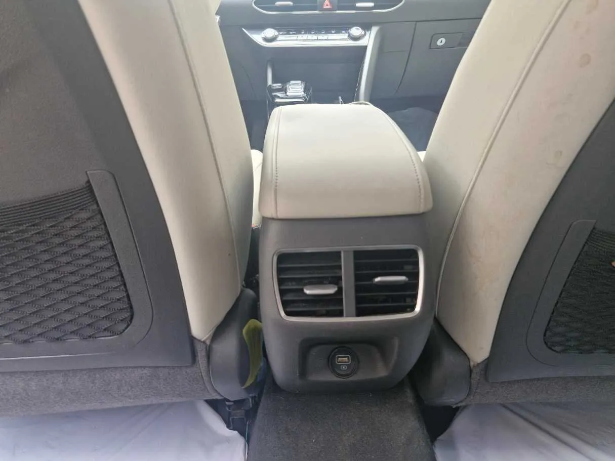 Car image 20