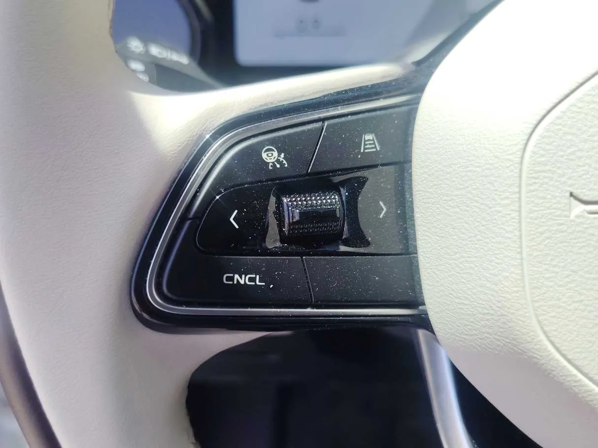 Car image 36