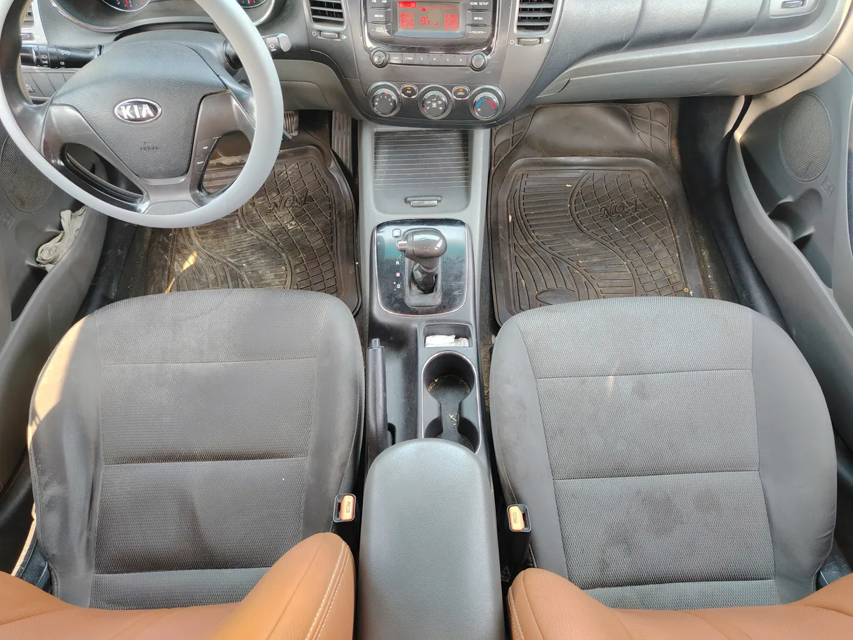 Car image 17