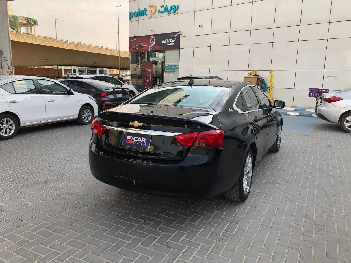 Car image 5