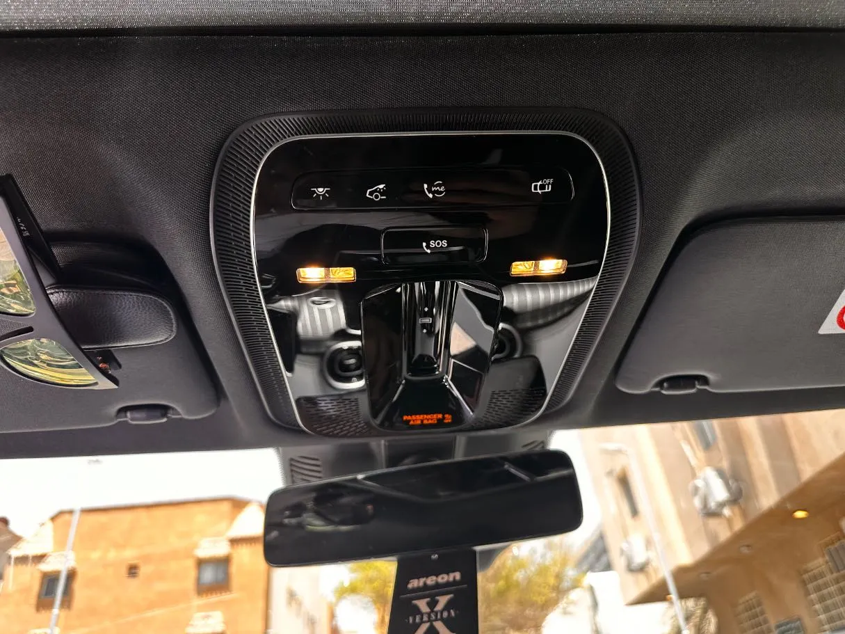 Car image 25