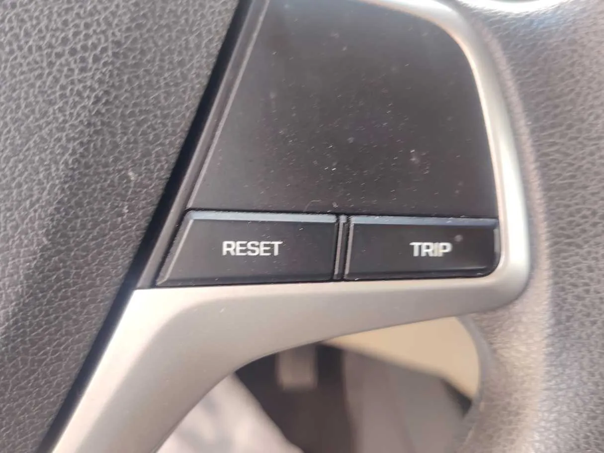 Car image 32