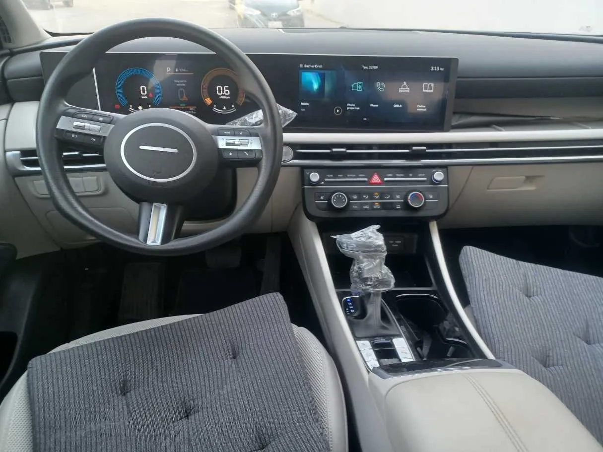 Car image 16