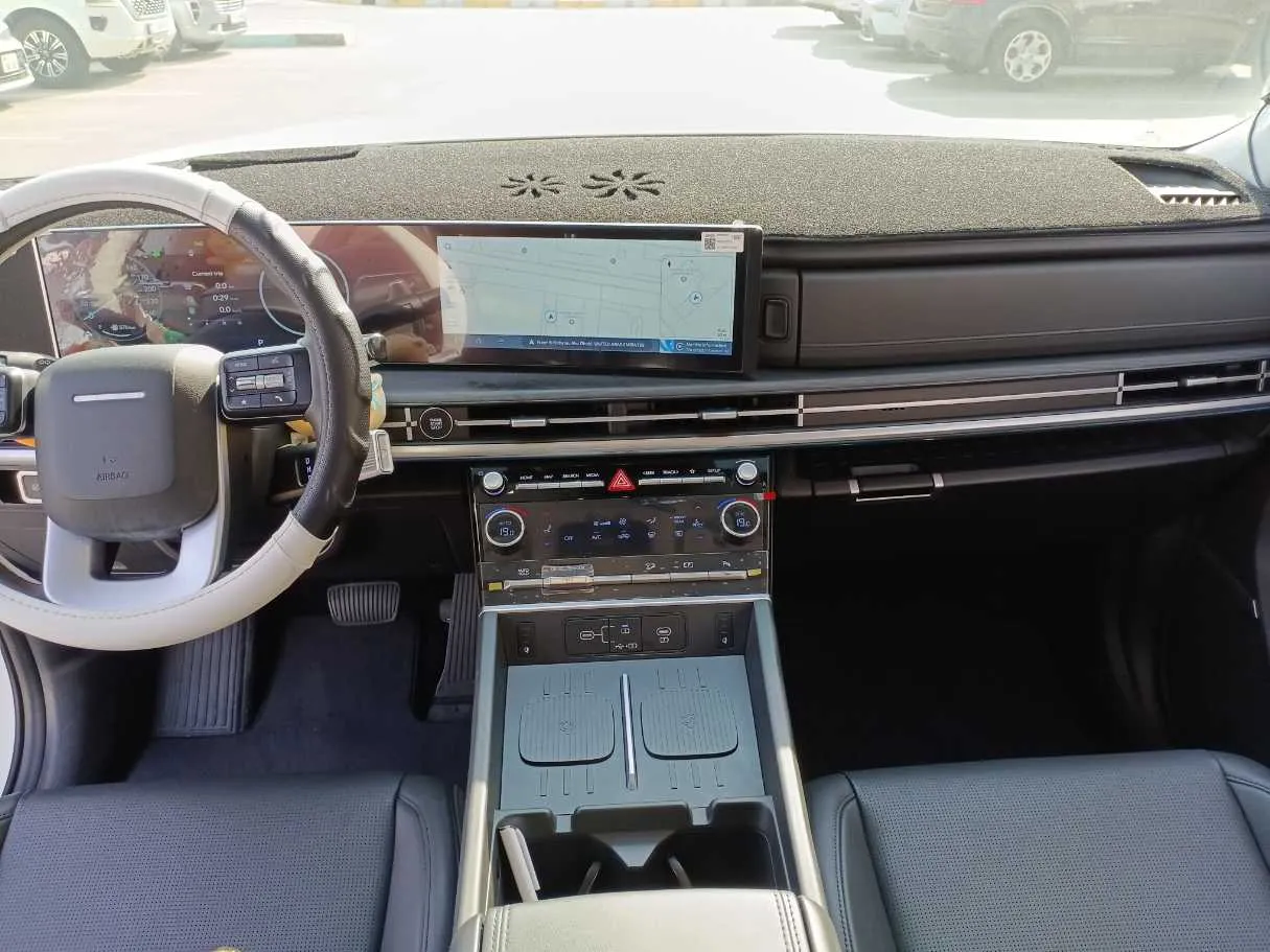 Car image 16
