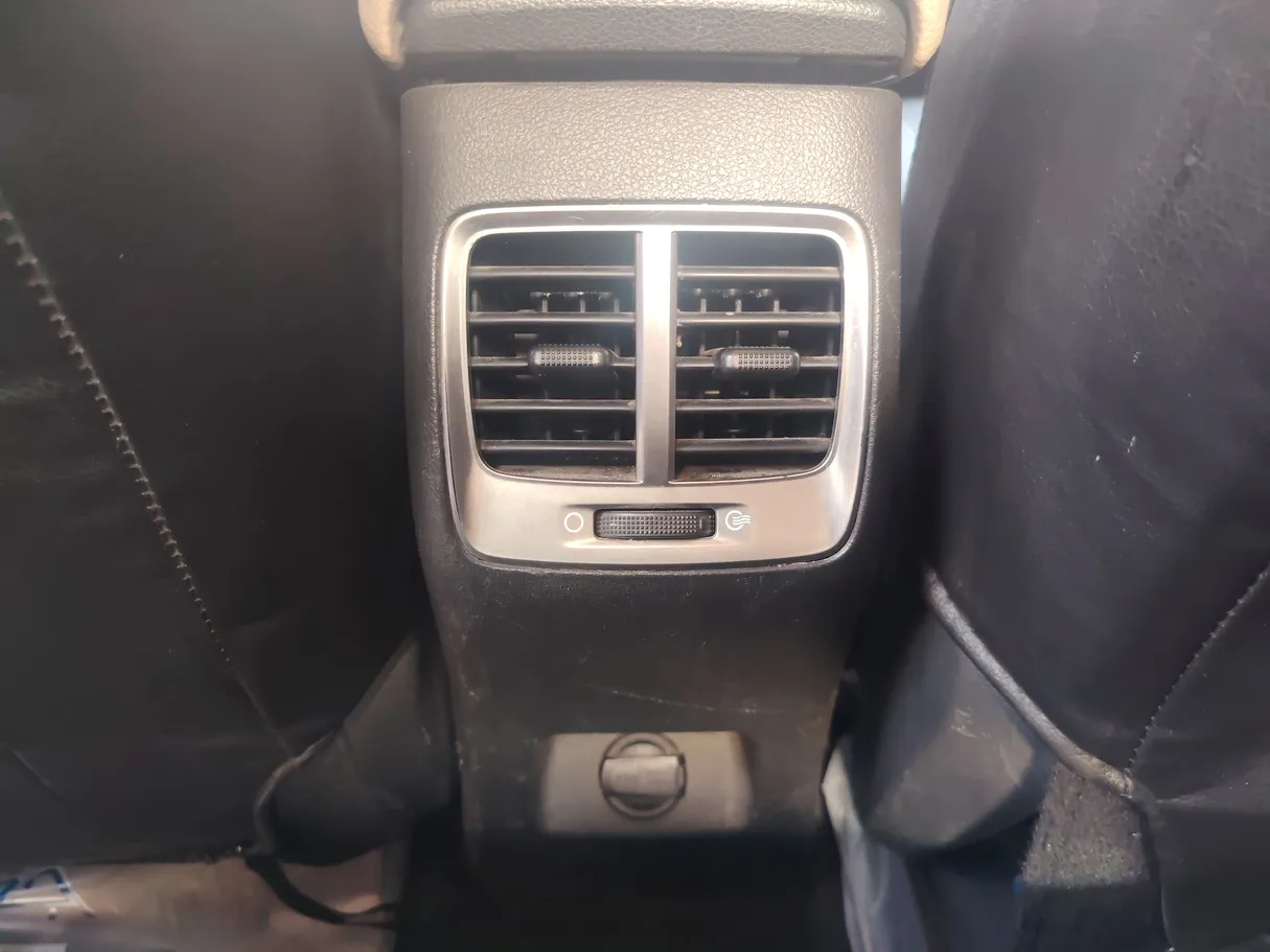 Car image 29