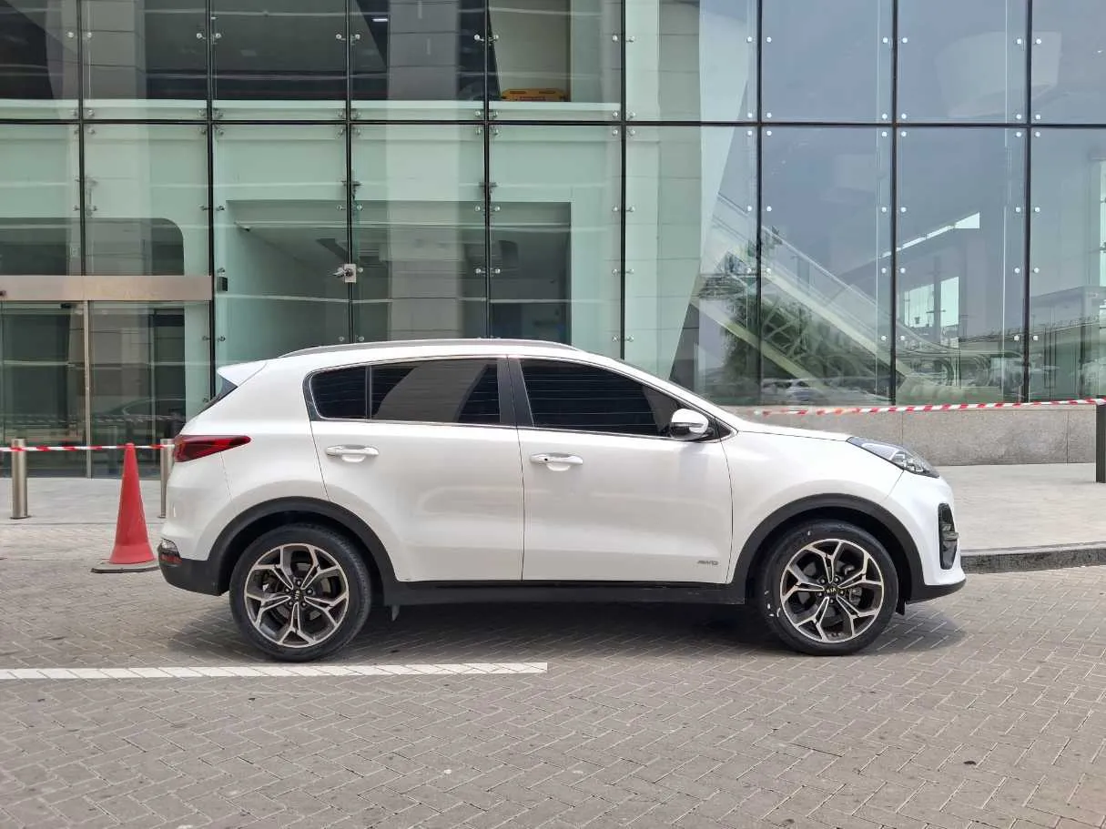 Car image 8