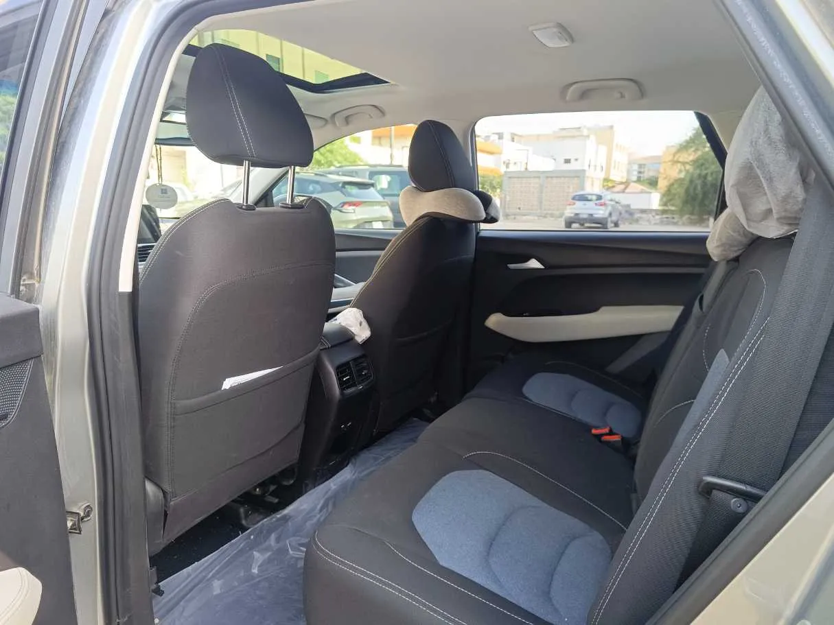 Car image 17