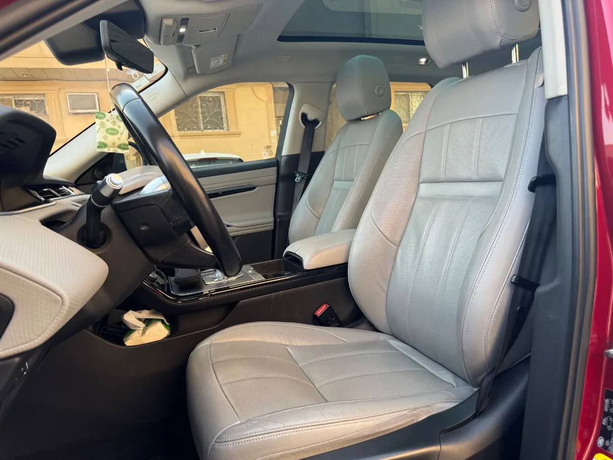 Car image 12