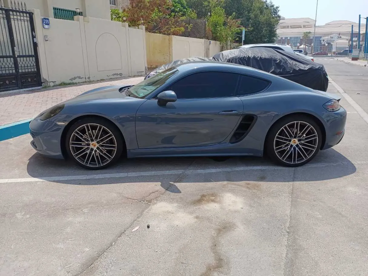 Car image 4