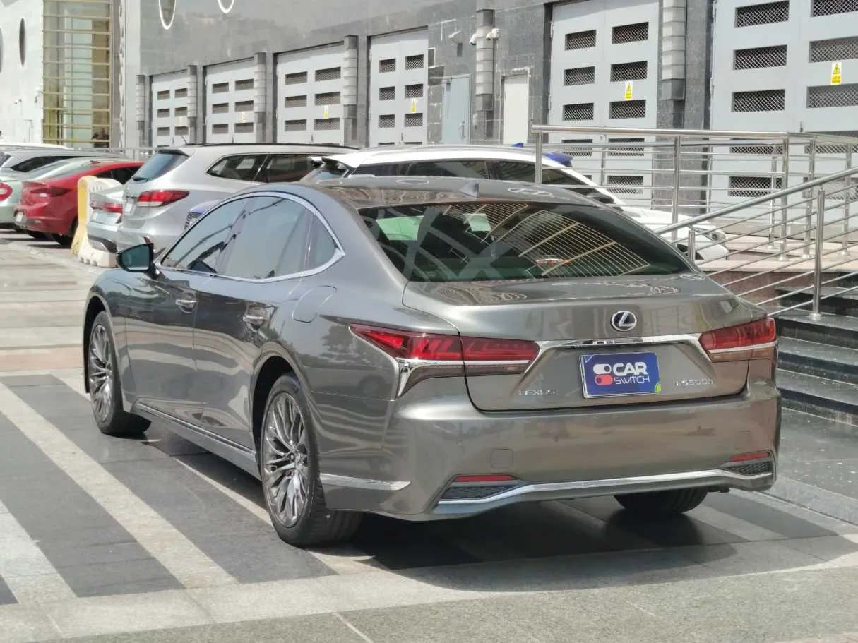 Car image 7