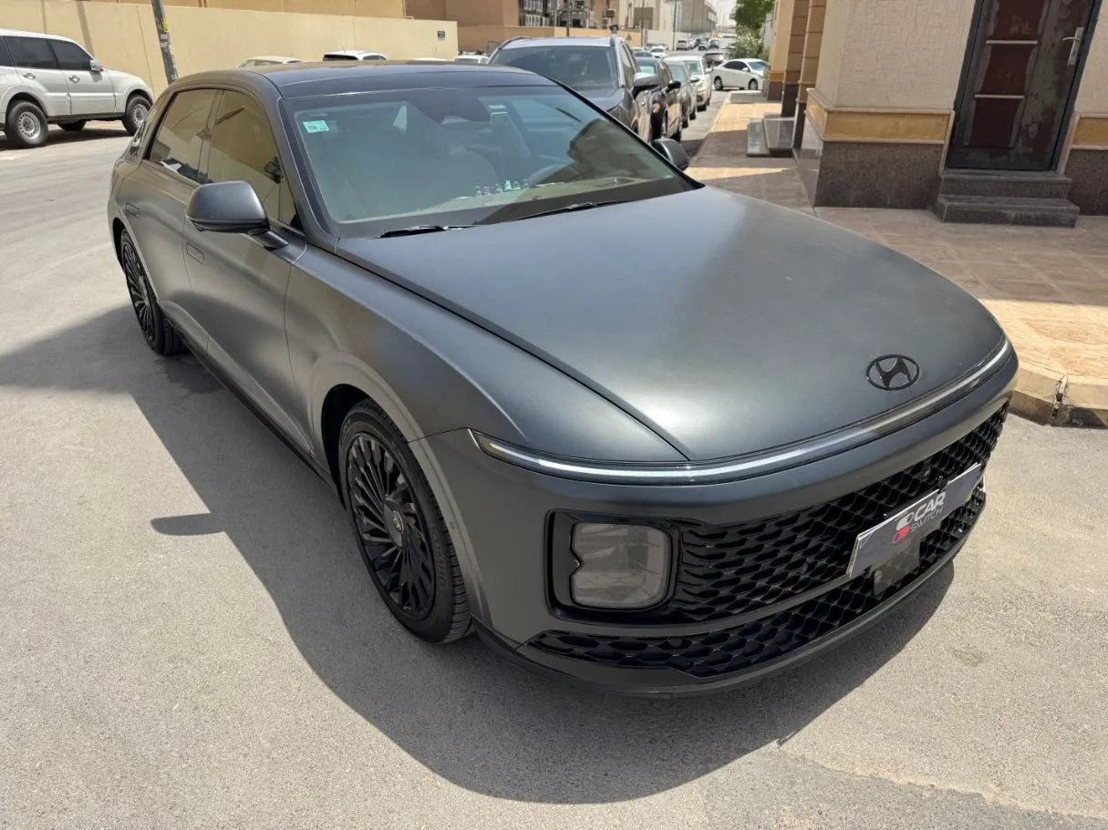 Car image 3