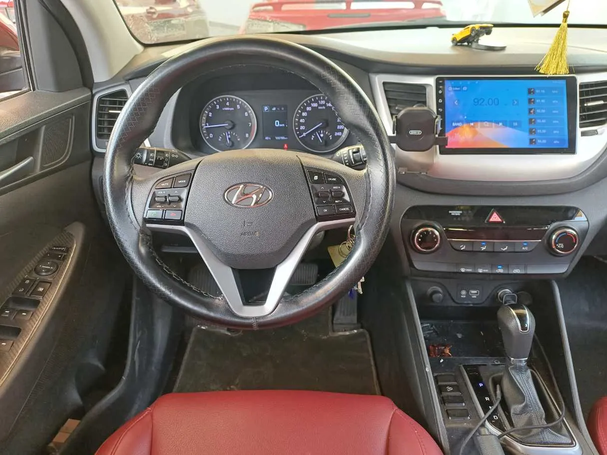 Car image 16