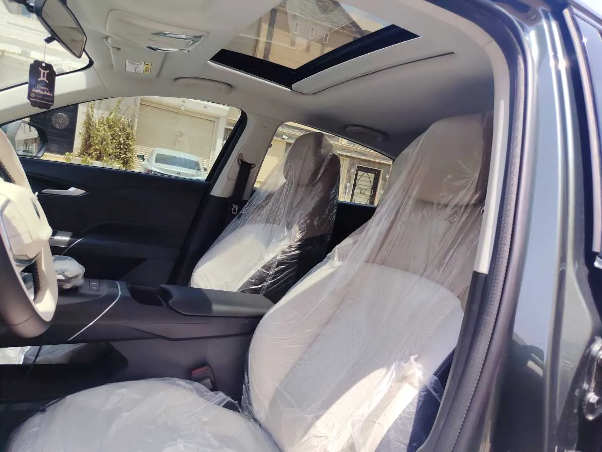 Car image 12