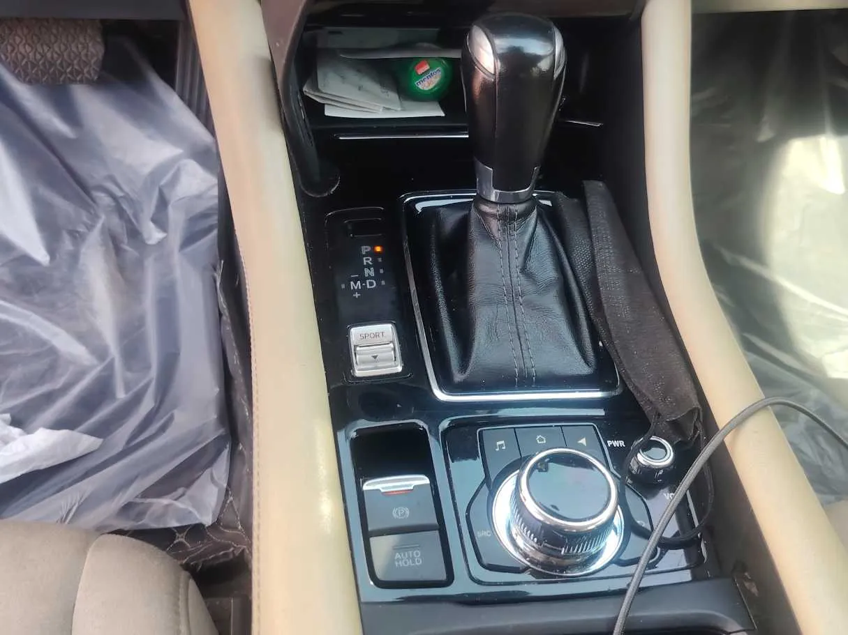 Car image 16