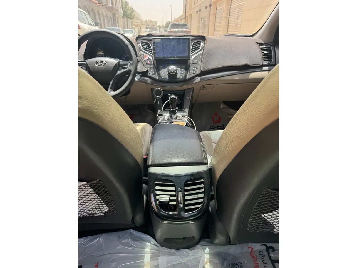 Car image 19