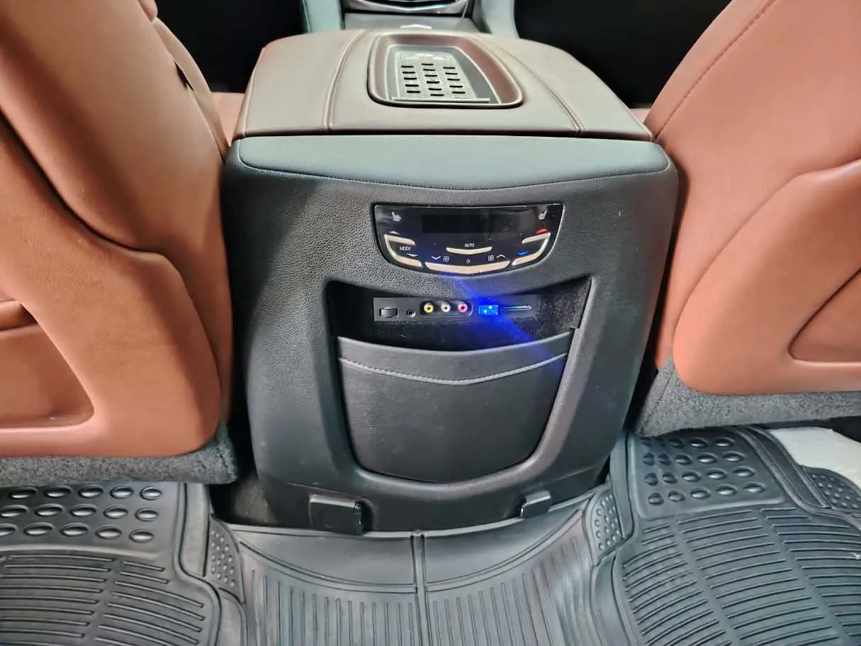 Car image 40